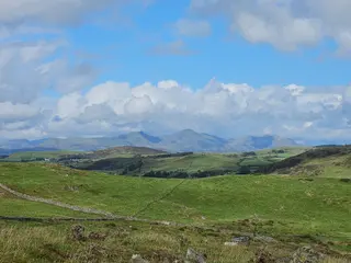 Hoad Hill Walk — Sir John Barrow Monument, Ulverston Guide — photo 2